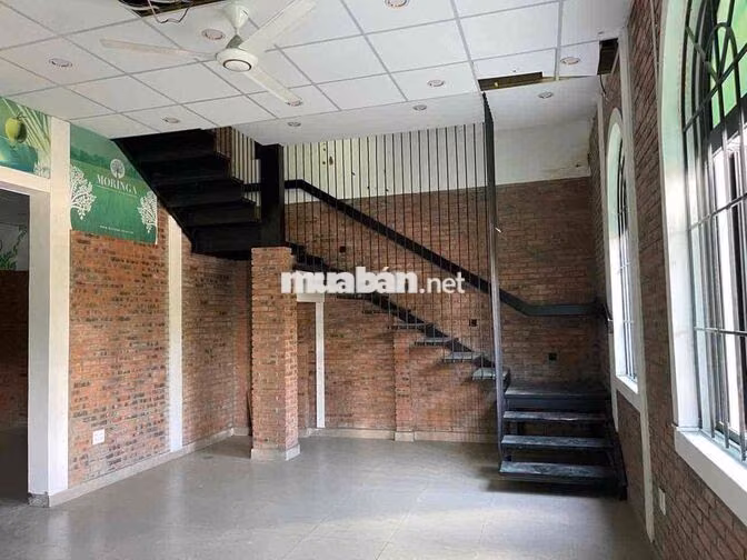 CHO THUÊ NHÀ 2 TẦNG MẶT TIỀN LÊ VĂN LƯƠNG – NGANG 15M CỰC RỘNG 🔥