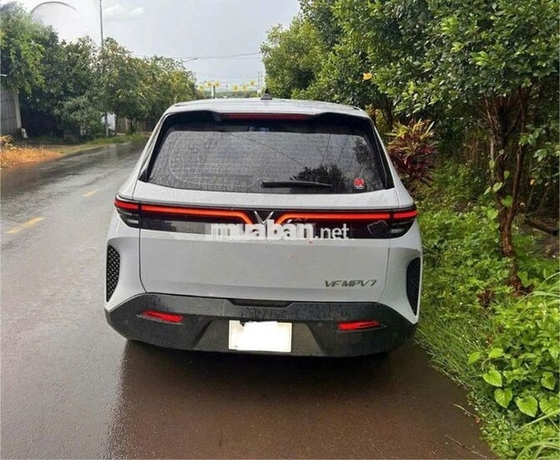 VinFast VF MPV 7 2026 Trắng 7 chỗ 8000 Km