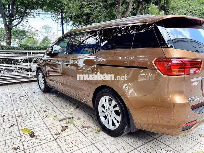 Kia Sedona Bản full Dầu màu Nâu