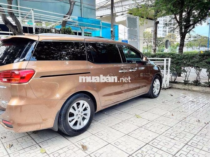 Kia Sedona Bản full Dầu màu Nâu