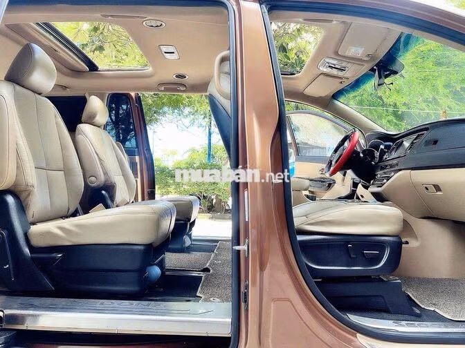 Kia Sedona Bản full Dầu màu Nâu