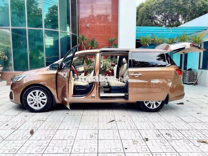 Kia Sedona Bản full Dầu màu Nâu