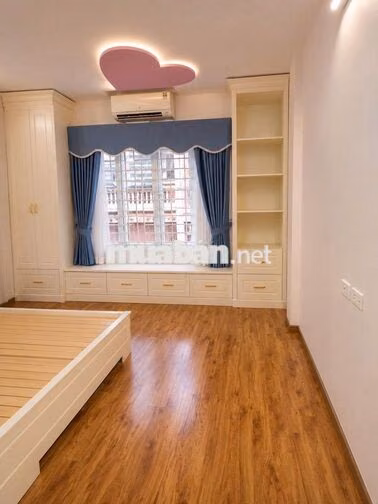 CHỈ 23 TRIỆU – NHÀ PHÂN LÔ 5T MT 4,5M – Ô TÔ – SÁT HOÀNG QUỐC VIỆT.