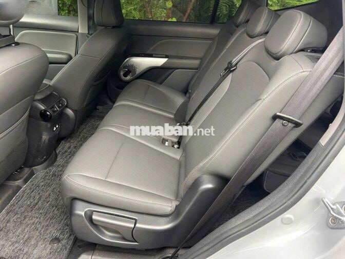 VinFast VF MPV 7 2026 Trắng 7 chỗ 8000 Km
