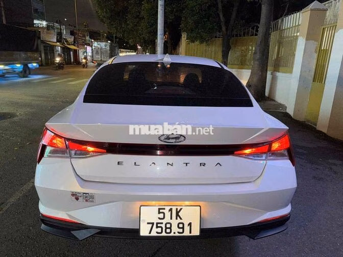 Hyundai Elantra cần bán