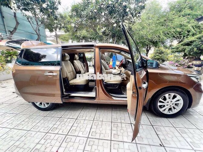 Kia Sedona Bản full Dầu màu Nâu