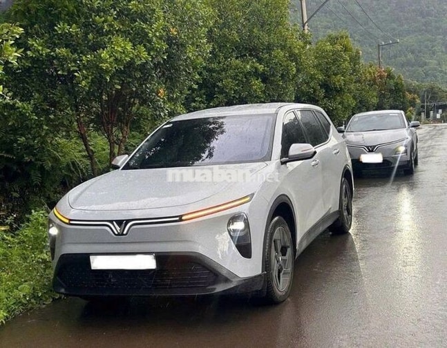 VinFast VF MPV 7 2026 Trắng 7 chỗ 8000 Km
