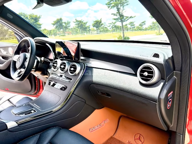 MERCEDES GLC 300 4MATIC 2022 - ĐỎ HYACINTH / ĐEN - 33.000KM - SIÊU CỌP