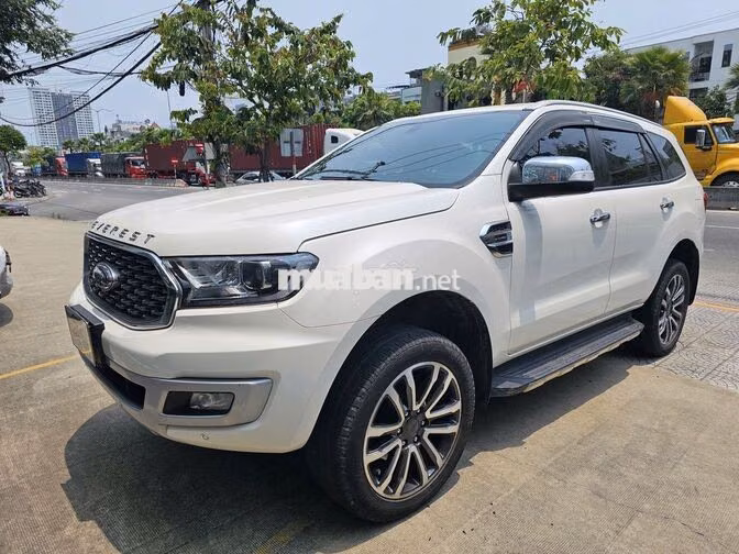 Ford Everest Titanium 1 cầu 2022 Trắng 7 chỗ