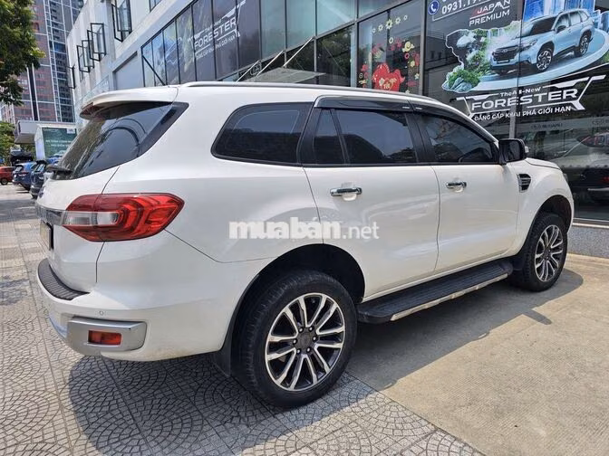 Ford Everest Titanium 1 cầu 2022 Trắng 7 chỗ
