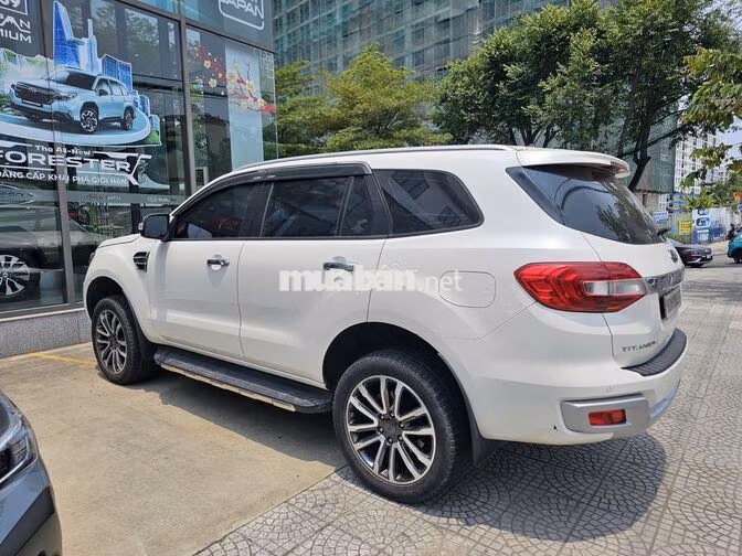 Ford Everest Titanium 1 cầu 2022 Trắng 7 chỗ