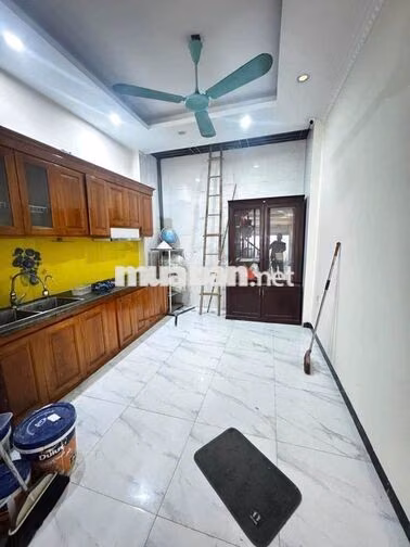 Cho thuê nhà Bát Khối-4PN- Nhà mới, full đồ- Ô tô đỗ.Giá 8tr (T.lượng)