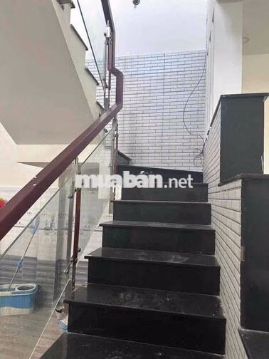 cho thuê nhà đường liên ấp 234 vla lầu suốt 3p ngủ sạch sẽ ở ngay