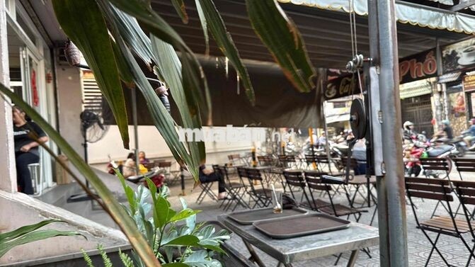 TUYỂN BẠN TRẺ PHỤC VỤ QUÁN CAFE