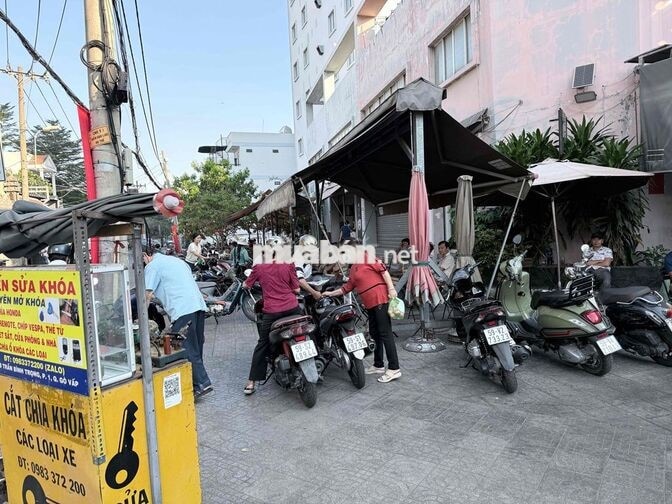 TUYỂN BẠN TRẺ PHỤC VỤ QUÁN CAFE