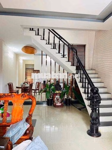 Cho thuê nhà 2 tầng Đô Đốc Lân giá rẻ
