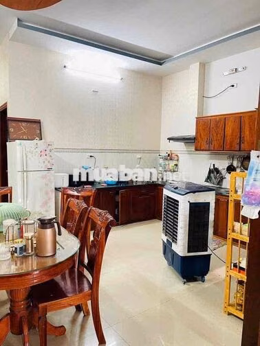Cho thuê nhà 2 tầng Đô Đốc Lân giá rẻ