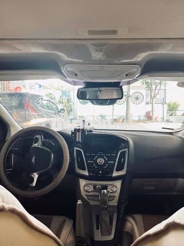 Ford Focus 2014 Trắng Tự động