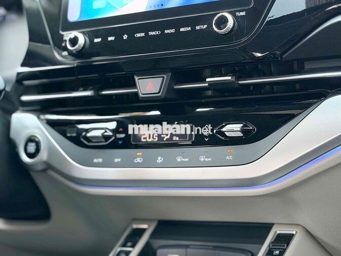 Kia Carens 1.4T Signature 2023 7 chỗ Xăng 22.000Km