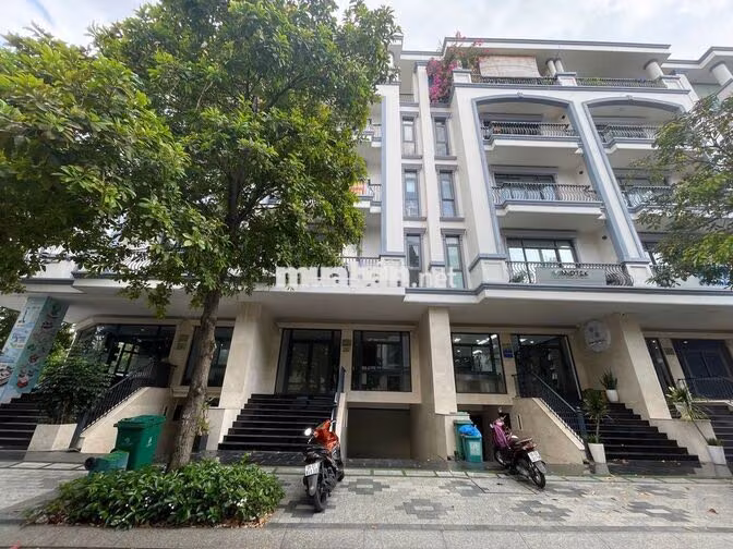 Cho thuê văn phòng 133m² full nội thất – Chỉ 15,5tr – Vạn Phúc City