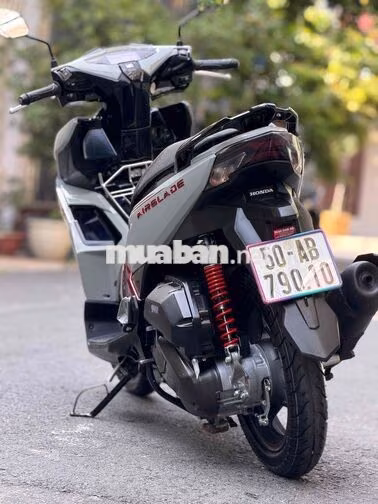 Honda Air Blade 2025 Xám đỏ 2.000 km