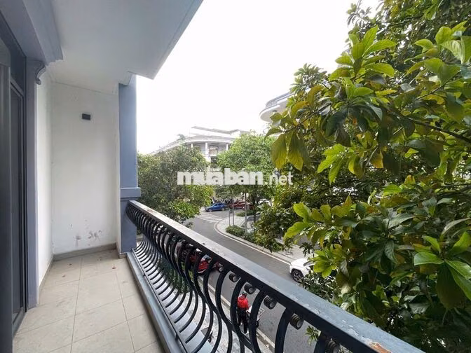 Cho thuê văn phòng 133m² full nội thất – Chỉ 15,5tr – Vạn Phúc City