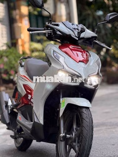 Honda Air Blade 2025 Xám đỏ 2.000 km