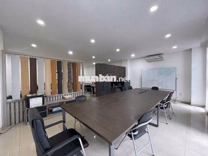 Cho thuê văn phòng 133m² full nội thất – Chỉ 15,5tr – Vạn Phúc City