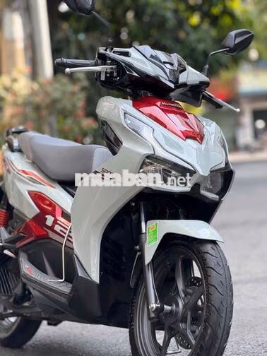 Honda Air Blade 2025 Xám đỏ 2.000 km