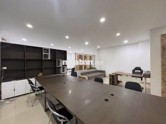 Cho thuê văn phòng 133m² full nội thất – Chỉ 15,5tr – Vạn Phúc City