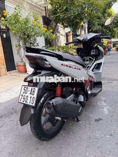 Honda Air Blade 2025 Xám đỏ 2.000 km