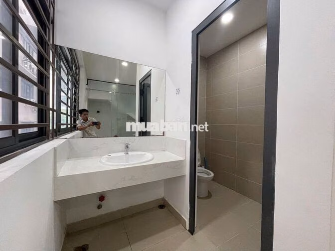 Cho thuê văn phòng 133m² full nội thất – Chỉ 15,5tr – Vạn Phúc City