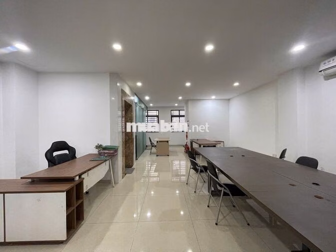 Cho thuê văn phòng 133m² full nội thất – Chỉ 15,5tr – Vạn Phúc City