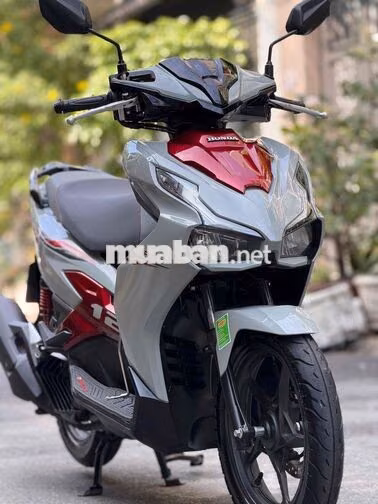 Honda Air Blade 2025 Xám đỏ 2.000 km
