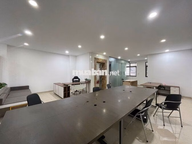 Cho thuê văn phòng 133m² full nội thất – Chỉ 15,5tr – Vạn Phúc City
