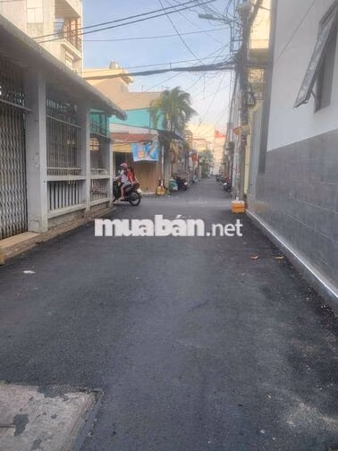 Cho thuê nhà 4x30m, gác lững, 3pn, đường xe tải thông, THT, Q12