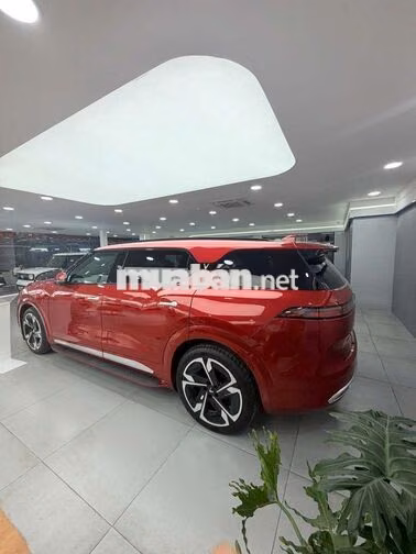 VinFast VF9 Plus Đỏ 6 chỗ Nâu
