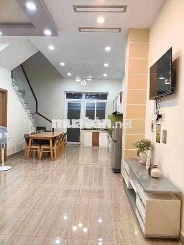 Cho thuê nhà 1 trệt 2 lầu, đầy đủ nội thất, giá 12 triệu