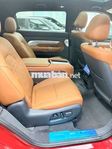 VinFast VF9 Plus Đỏ 6 chỗ Nâu