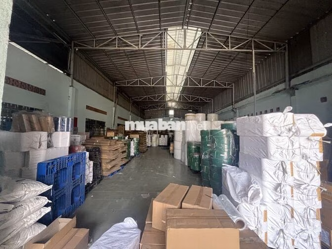 CHO THUÊ XƯỞNG 300M NGAY TRUNG TÂM Y TẾ DĨ AN TÂN ĐÔNG HIỆP CÓ 3 PHA
