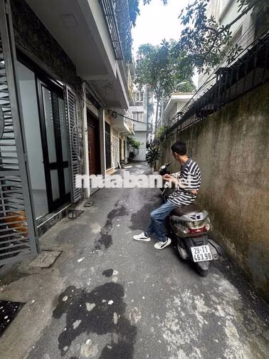 Bán nhà phân lô cán bộ tại Nghi Tàm, 7,5 tỷ, 28/32m2T2, 3PN + 4WC, giá