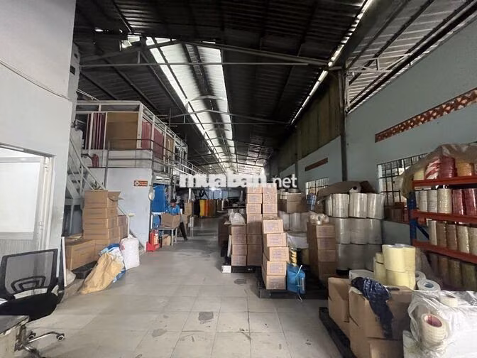 CHO THUÊ XƯỞNG 300M NGAY TRUNG TÂM Y TẾ DĨ AN TÂN ĐÔNG HIỆP CÓ 3 PHA
