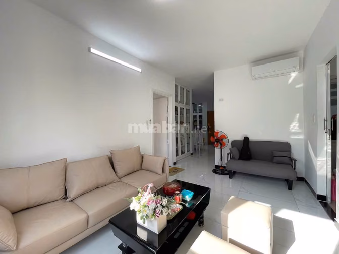 CC Central Plaza . Phạm Văn Hai . TB. DT 60m2 . 2PN Giá 13Tr5