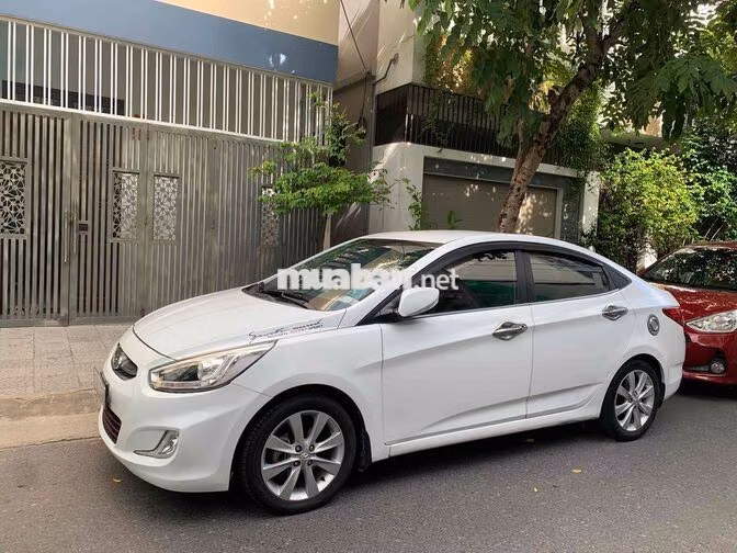 Hyundai Accent Blue 2016 Trắng Số sàn 120000 km