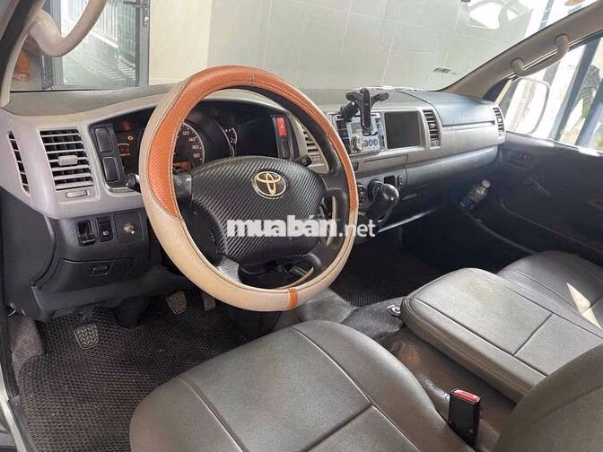 Toyota Hiace 2011 Dầu Xám rin keng