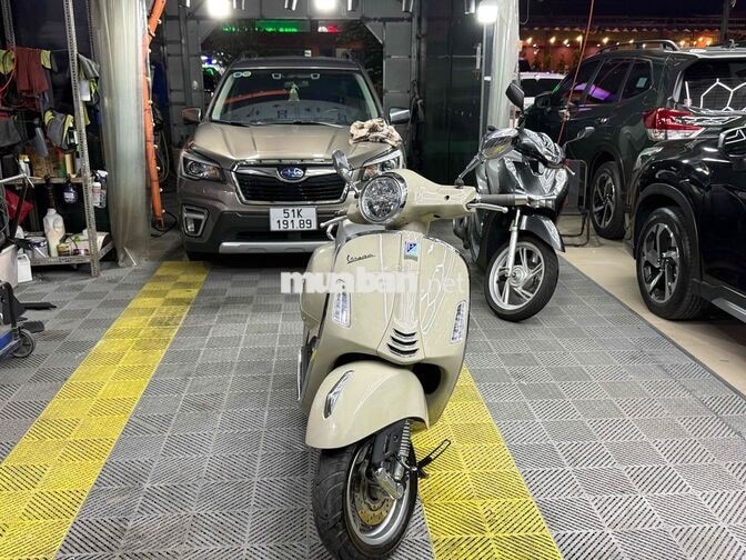 Piaggio Vespa GTS 2024 iGet 150cc Kem