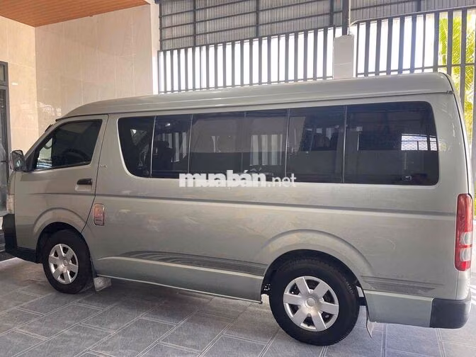 Toyota Hiace 2011 Dầu Xám rin keng
