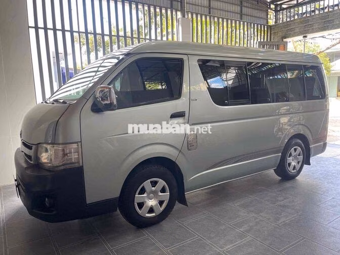 Toyota Hiace 2011 Dầu Xám rin keng