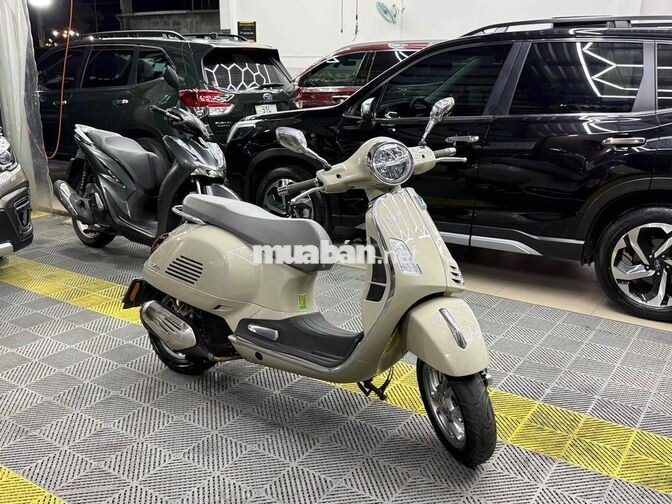 Piaggio Vespa GTS 2024 iGet 150cc Kem