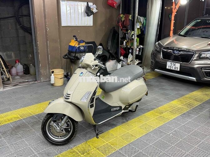 Piaggio Vespa GTS 2024 iGet 150cc Kem